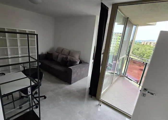 Air Conditioned 2 Room Apartment Vienna Gate, 4