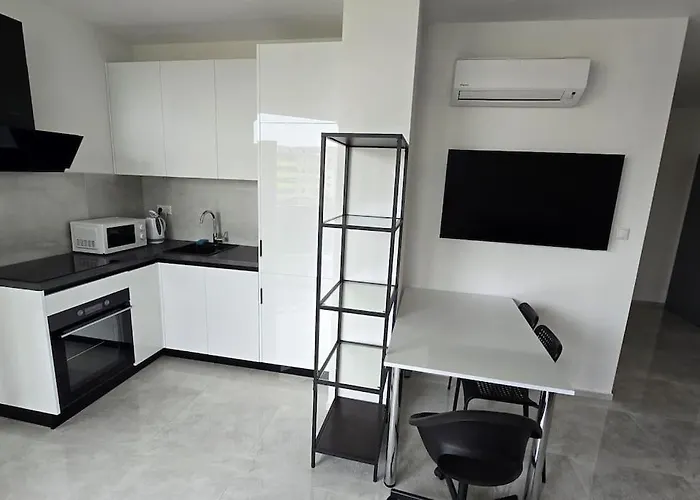 Air Conditioned 2 Room Apartment Vienna Gate, 4