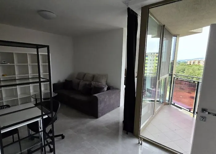 Air Conditioned 2 Room Apartment Vienna Gate, 4